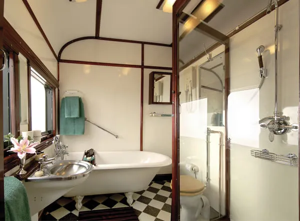 Bad der Royal-Suite des Rovos Rail